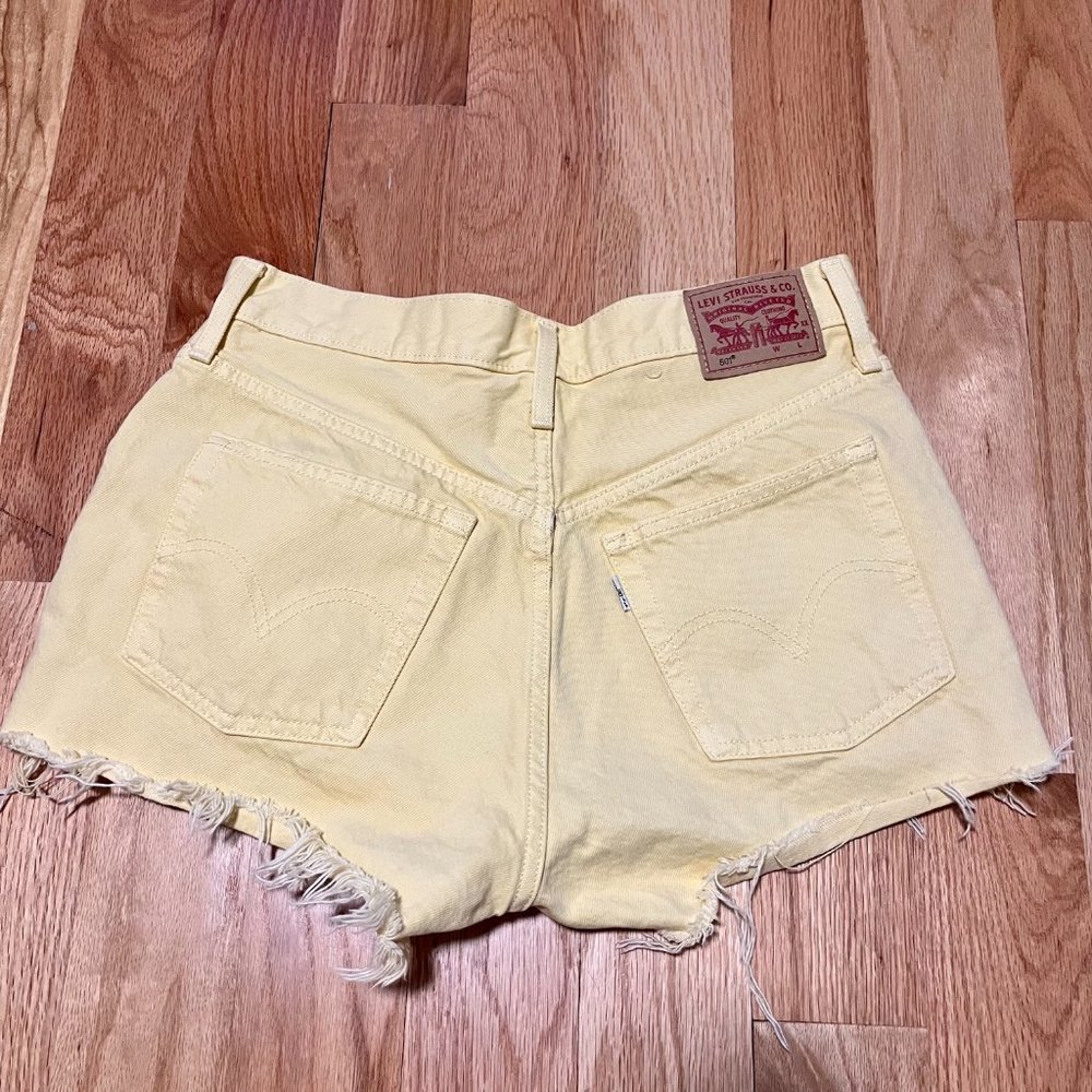 LEVI’S 501 RAW HEM HIGH RISE YELLOW DENIM JEANS SHORTS | Size 28